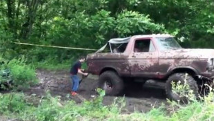 1979 Bronco Saves a Mid-90’s Z71 Chevy From a Muddy Demise