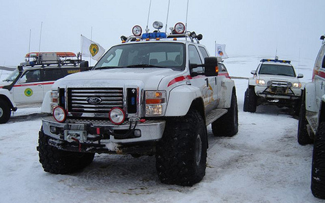 Photo of the Week: Iceland Rescue F-350