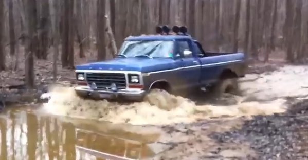 THROWBACK VIDEO 1978 Ford F-250 Storming Thru the Mud