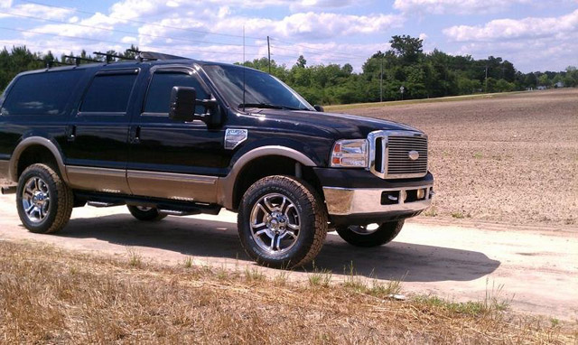 Should Ford Bring Back the Excursion?