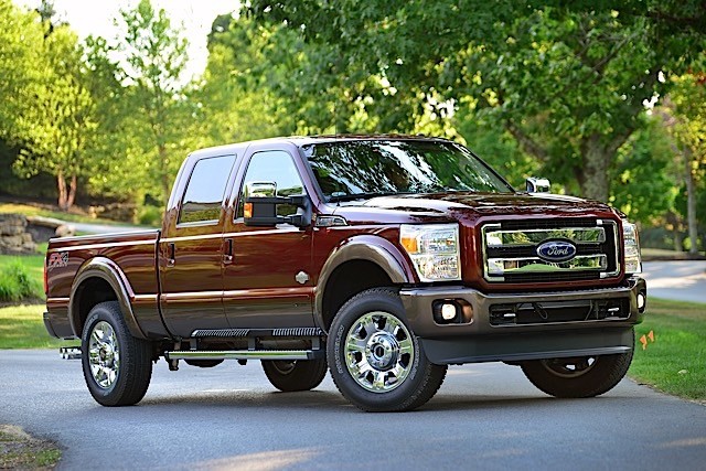 How to Replace a Fuel Filter on a Ford Super Duty F-250 & F-350