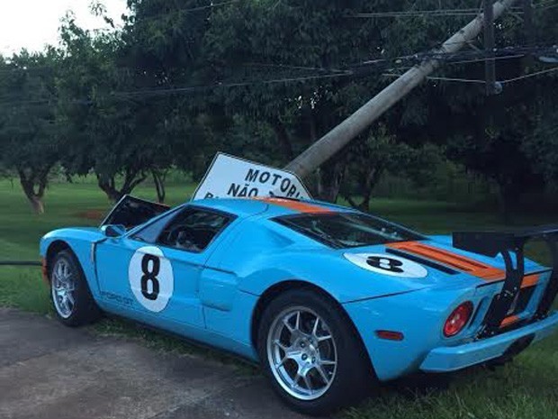 Someone Just Crashed a Heritage Ford GT