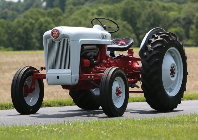 Ford’s Golden Jubilee Tractor is Absolutely Stunning