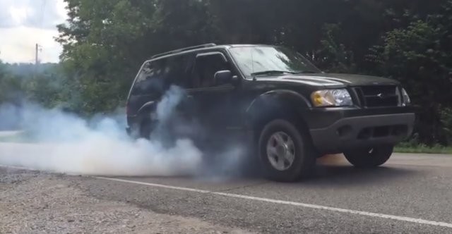 TIRE SMOKIN Stock Ford Explorer Makes an Incredible Burnout