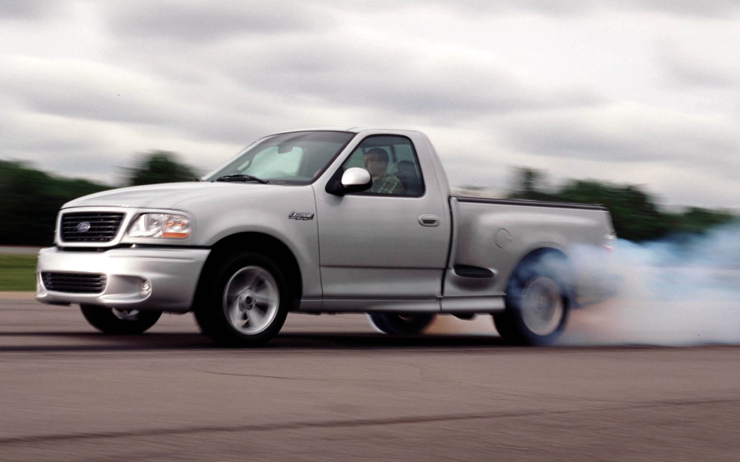 2004-ford-f-150-svt-lightning-front-view-in-motion