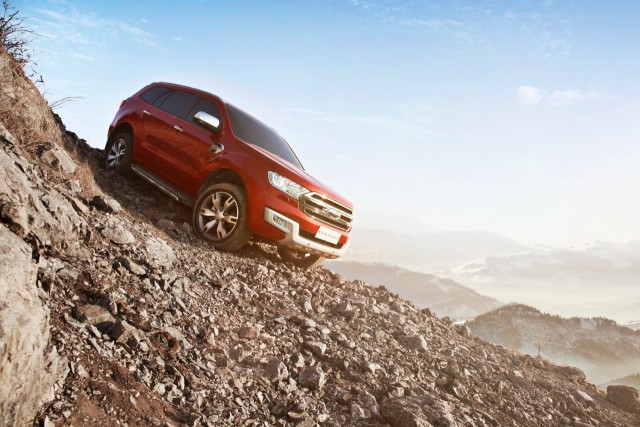 2015-ford-everest-debuts-in-thailand-will-be-manufactured-in-rayong-photo-gallery_7