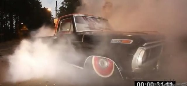 TIRE SMOKIN’ Super Clean Old School F-100 Blows the Tires