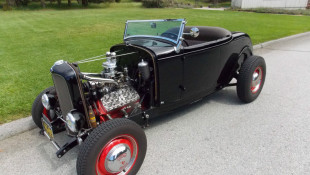 Cars & Coffee-Ready 1940’s Fashioned Flashy ’32 Ford Roadster
