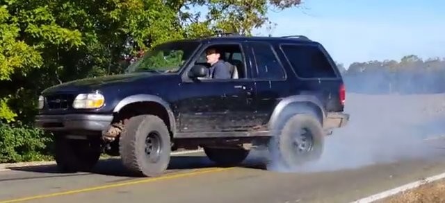 Tire Smokin’ 1998 Ford Explorer Smokes a Set of 33s