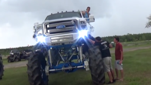 Got Monday Blues? Watch this Ford Truck-Wash Video – NSFW