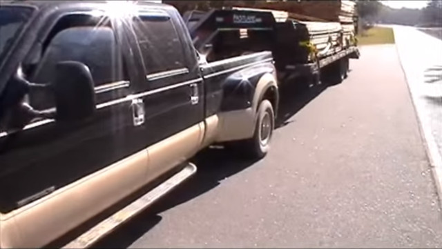 Ford F-350 Pulling 9 Tons of Lumber Proves Torque is King