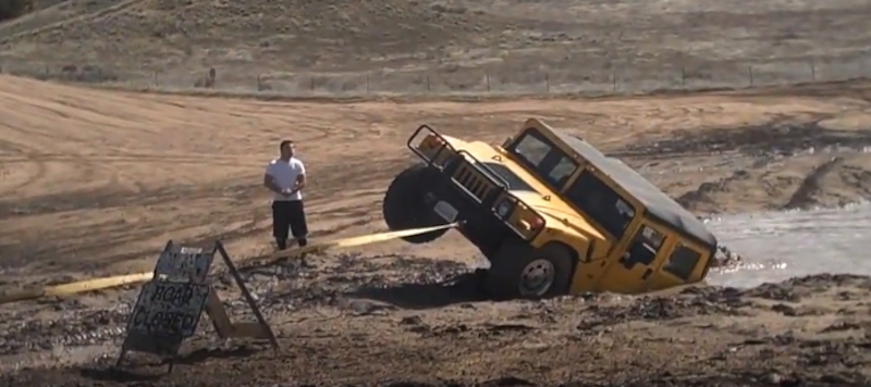Cheer in Excitement as a Ford F-250 Rescues an H1 Hummer!