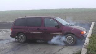 Ford Windstar Goes Burnout-Crazy – Tire Smokin’ Tuesday