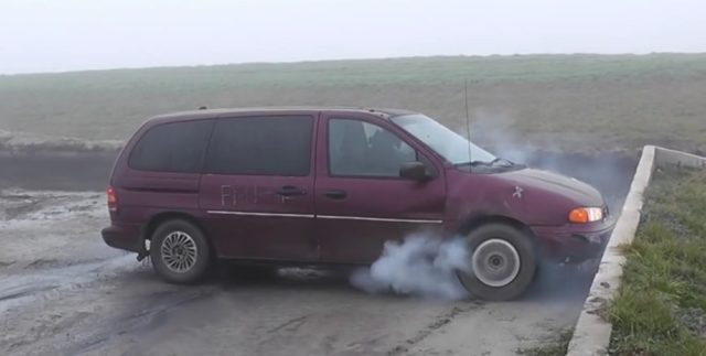 Ford Windstar Goes Burnout-Crazy – Tire Smokin’ Tuesday