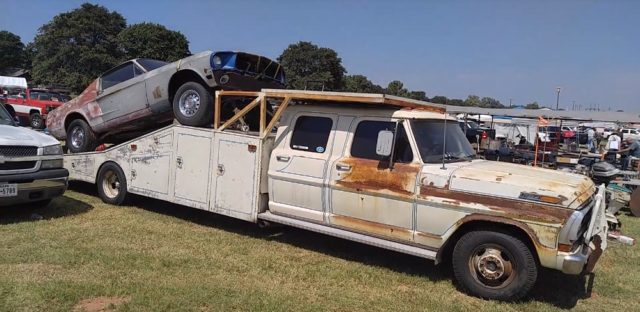 ’71 F-350 Ramp Truck + ’68 Mustang GT 390 = Perfection