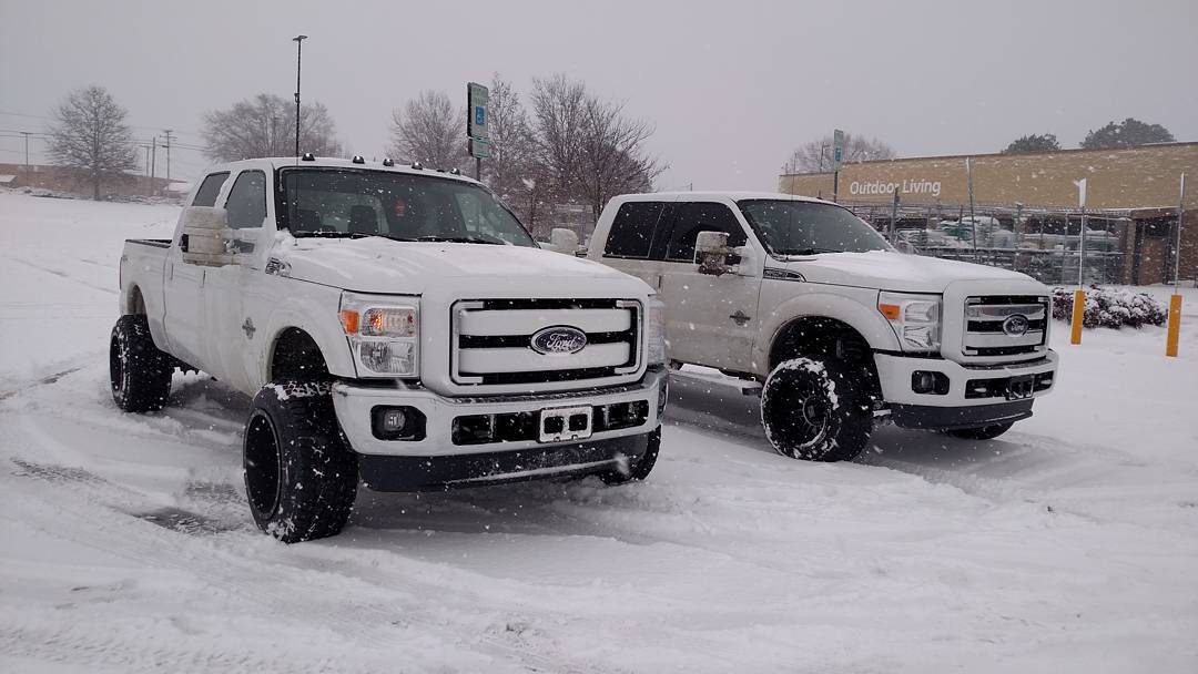 Ford F-250 Drifts in Snow