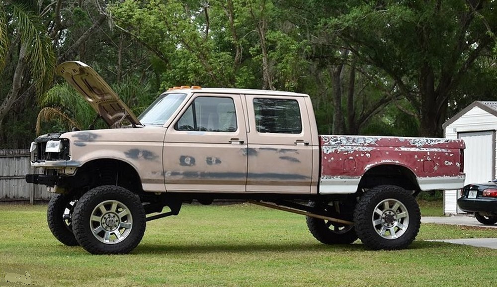 Restored F-250 with an F-350 Chassis is a Thing of Beauty