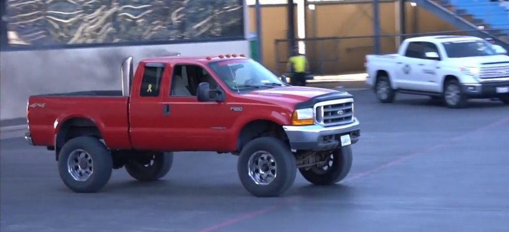 1g Ford F-250 Super Duty in Red