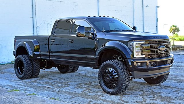 Lifted All Black Ford F-450 Looks Sinister
