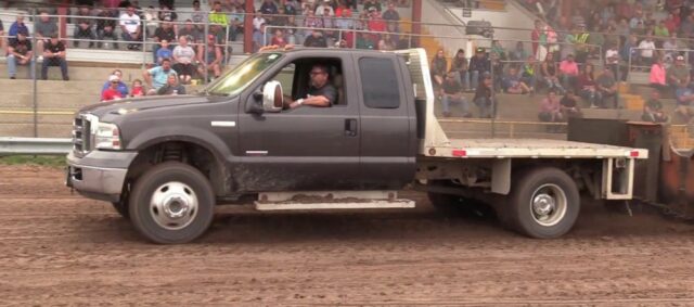 Ford F-350 Pulling Side