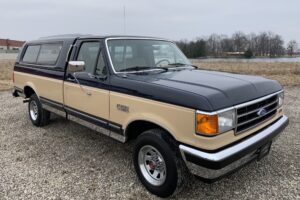 1990 Ford F-150 XLT Lariat: Two-Tone Time Machine