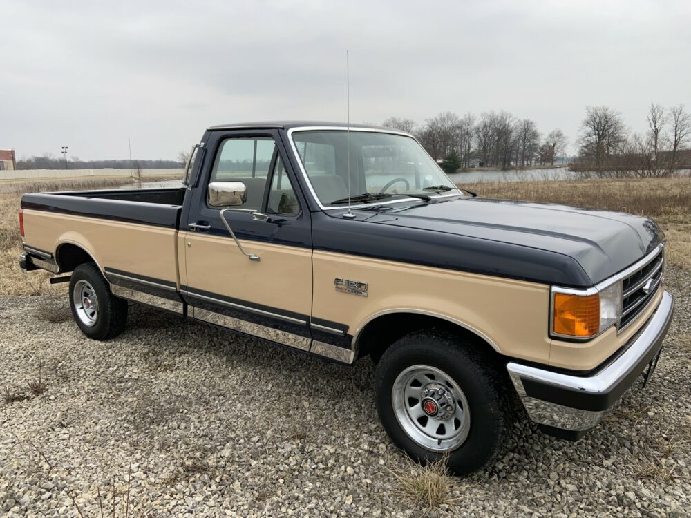 1990 Ford F-150 XLT Lariat: Two-Tone Time Machine