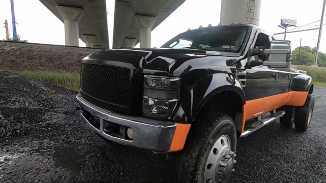 ford-trucks.com Ford F-450 Owner Goofs Off with Toyota Tacoma Driver