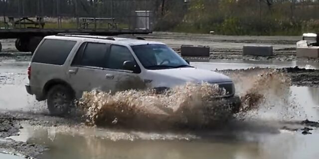 Ford Expedition Mudding