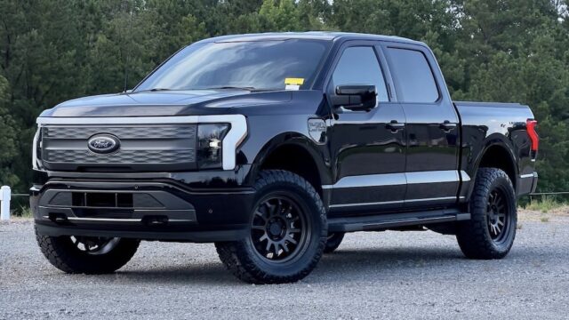 Lifted Ford F-150 Lightning
