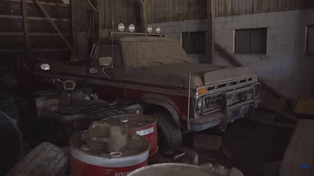 '77 F-250 Gets First Wash in Over 35 Years